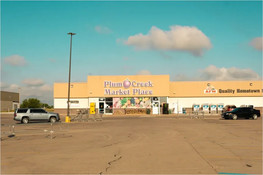Detail Grocery Store Facade Exterior Photo Number 3
