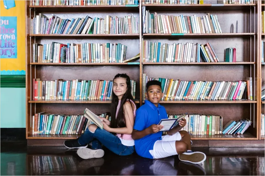 Detail Kids Reading In Library Photo Number 16