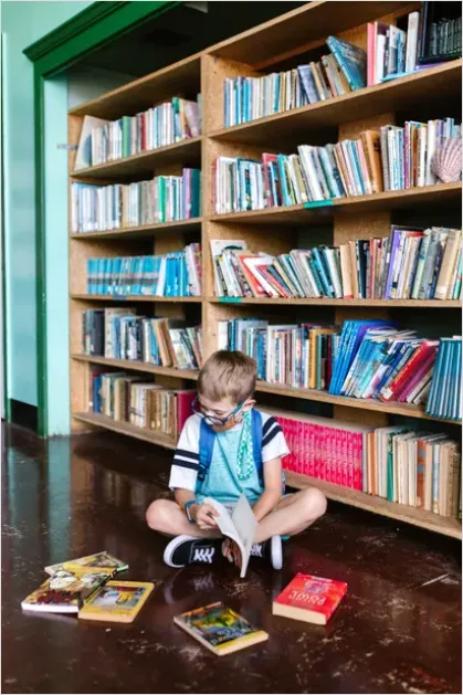 Detail Kids Reading In Library Photo Number 7
