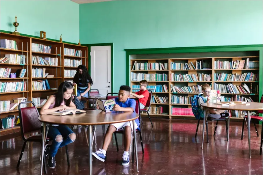 Detail Kids Reading In Library Photo Number 8