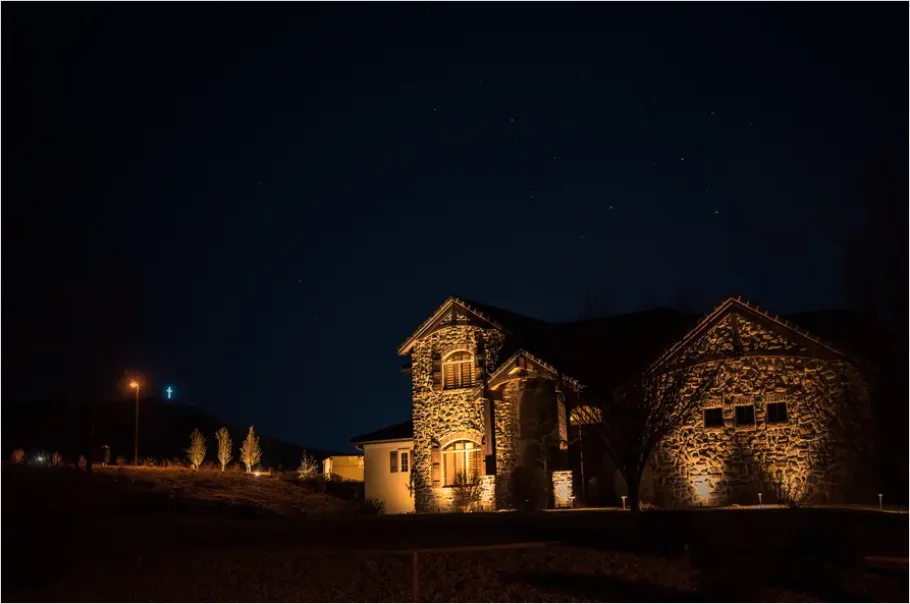 Detail Luxury Mansion Exterior Night Photo Number 3