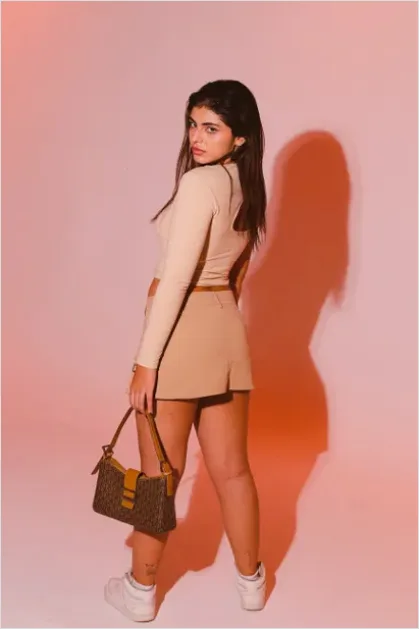 Detail Minimal Beige Outfit Aesthetic Photo Number 3