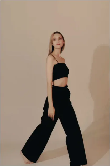 Detail Minimal Black Outfit Aesthetic Photo Number 4