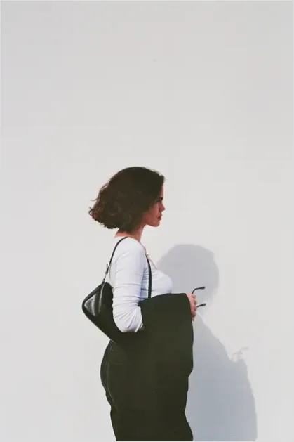 Detail Minimal Black Outfit Aesthetic Photo Number 5