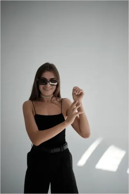 Detail Minimal Black Outfit Aesthetic Photo Number 6