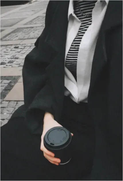 Detail Minimal Black Outfit Aesthetic Photo Number 7