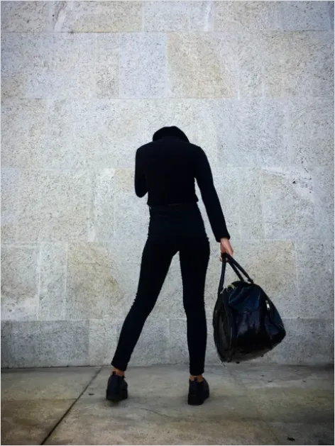 Detail Minimal Black Outfit Aesthetic Photo Number 9