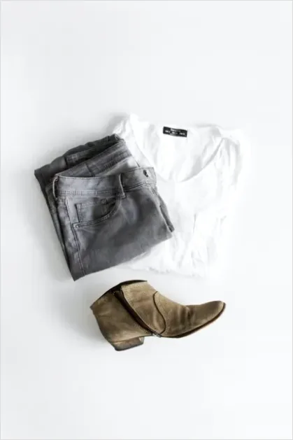 Detail Minimal Capsule Wardrobe Flat Lay Number 2