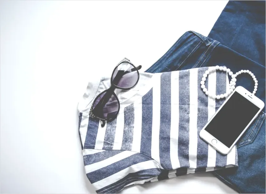 Detail Minimal Capsule Wardrobe Flat Lay Number 11