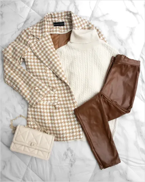 Detail Minimal Capsule Wardrobe Flat Lay Number 13