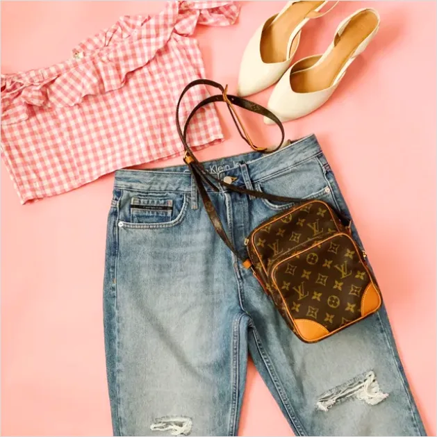 Detail Minimal Capsule Wardrobe Flat Lay Number 14