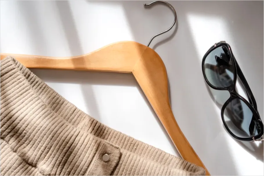 Detail Minimal Capsule Wardrobe Flat Lay Number 15