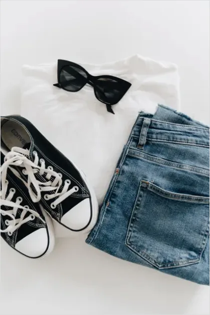Detail Minimal Capsule Wardrobe Flat Lay Number 4