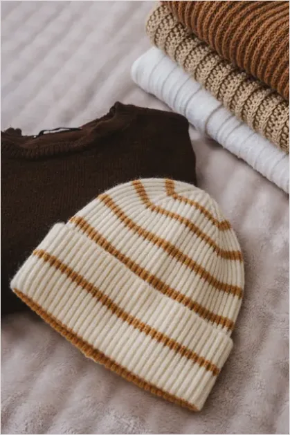Detail Minimal Capsule Wardrobe Flat Lay Number 7