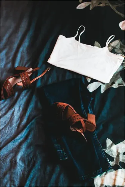 Detail Minimal Capsule Wardrobe Flat Lay Number 9