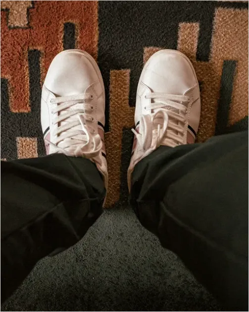 Detail Minimal Sneakers Outfit Photo Number 11