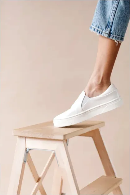 Detail Minimal Sneakers Outfit Photo Number 13