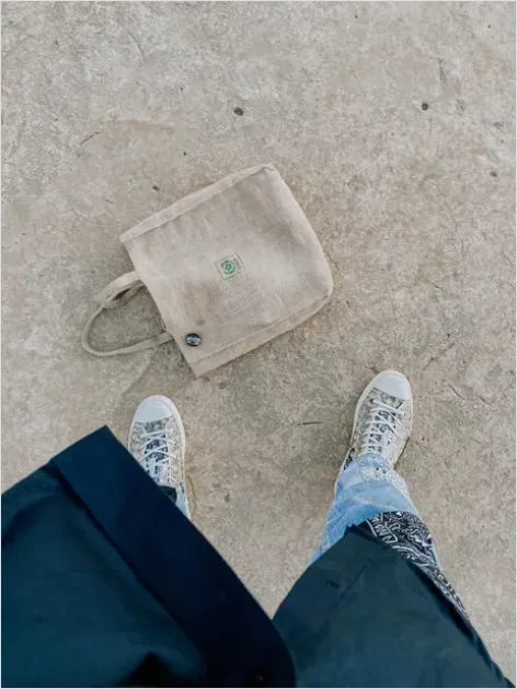 Detail Minimal Sneakers Outfit Photo Number 14