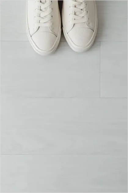 Detail Minimal Sneakers Outfit Photo Number 15