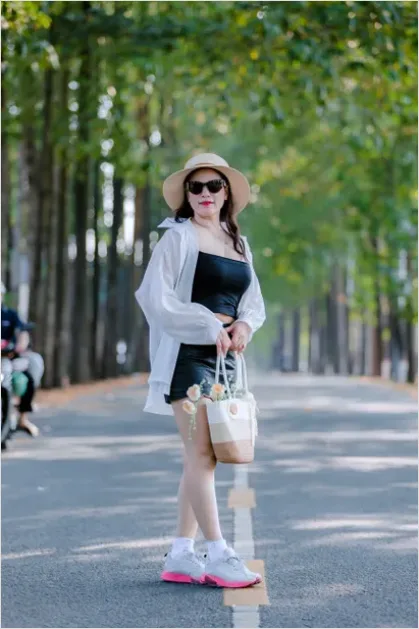 Detail Minimal Sneakers Outfit Photo Number 16