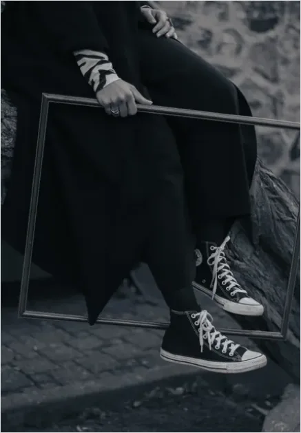 Detail Minimal Sneakers Outfit Photo Number 4