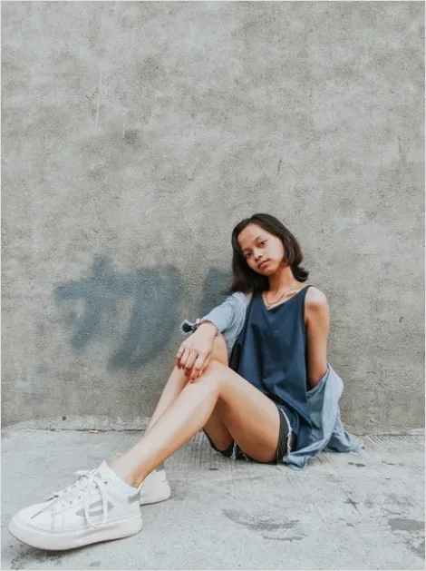 Detail Minimal Sneakers Outfit Photo Number 6