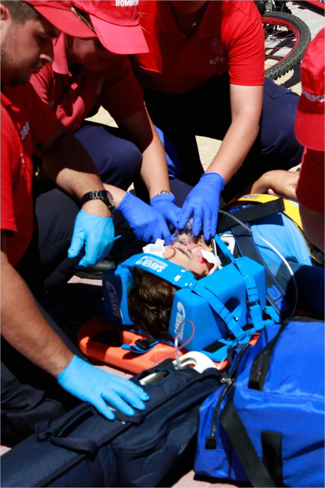 Detail Paramedic Providing First Aid Emergency Number 13