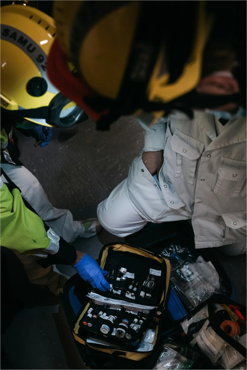 Detail Paramedic Providing First Aid Emergency Number 14