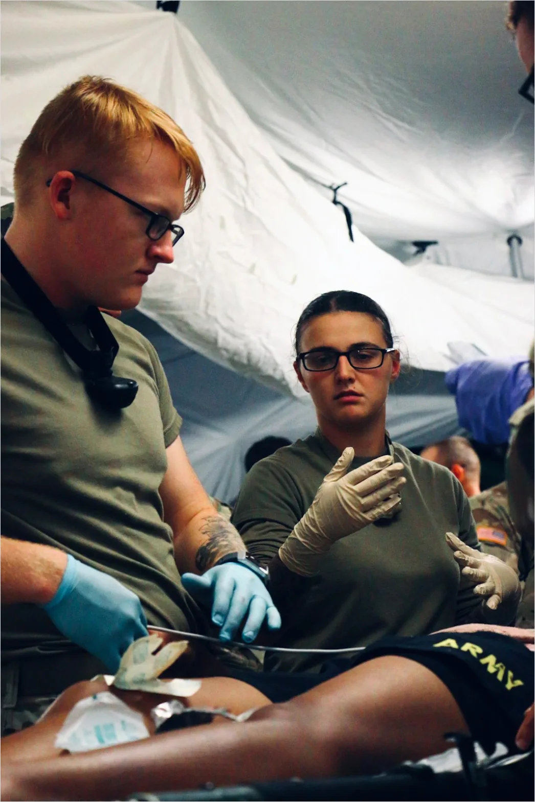 Detail Paramedic Providing First Aid Emergency Number 15
