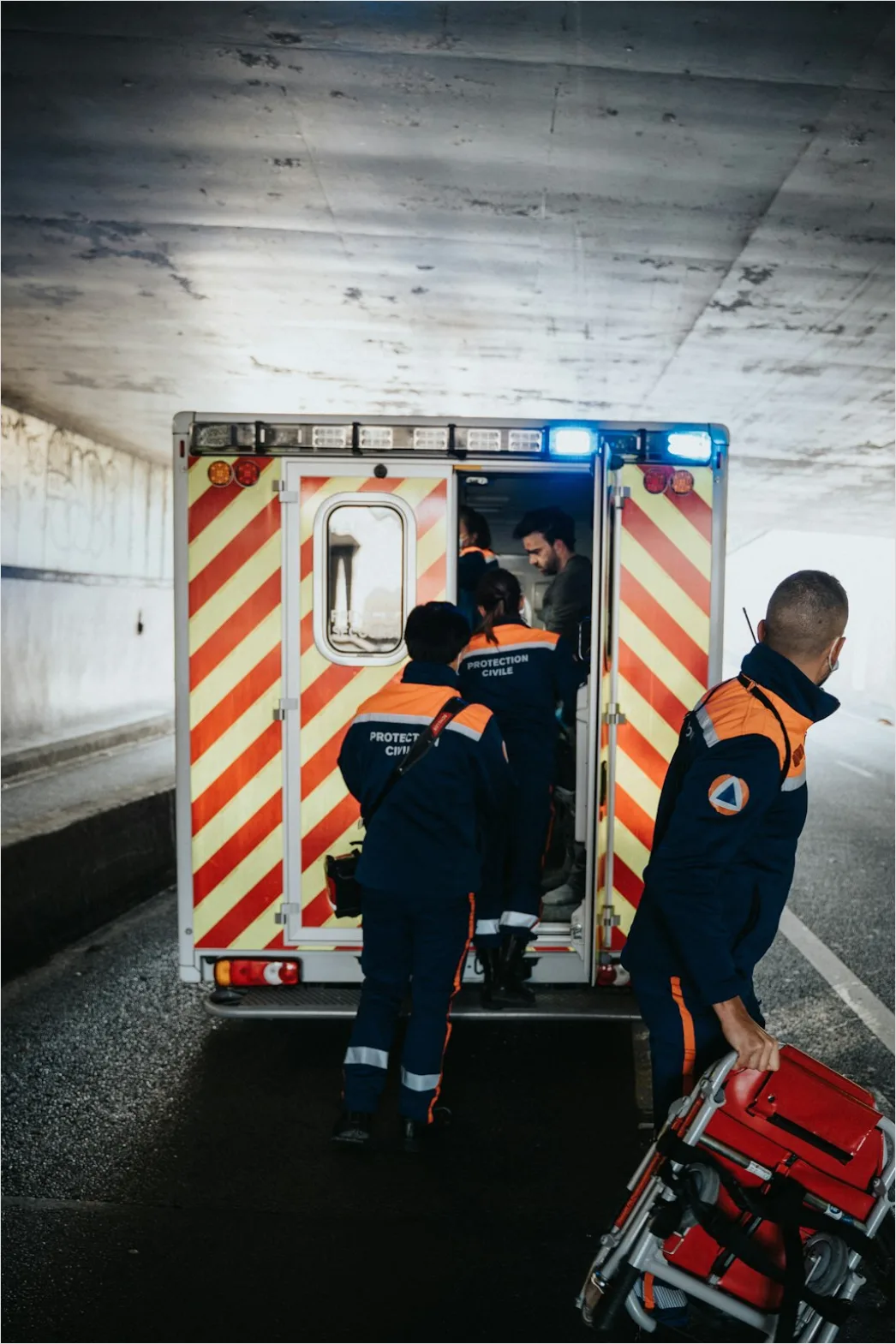 Detail Paramedic Providing First Aid Emergency Number 5