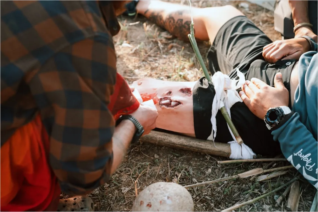 Detail Paramedic Providing First Aid Emergency Number 7
