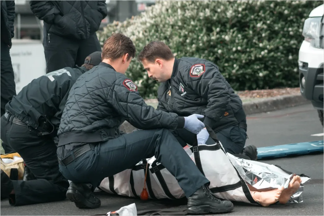 Detail Paramedic Providing First Aid Emergency Number 9