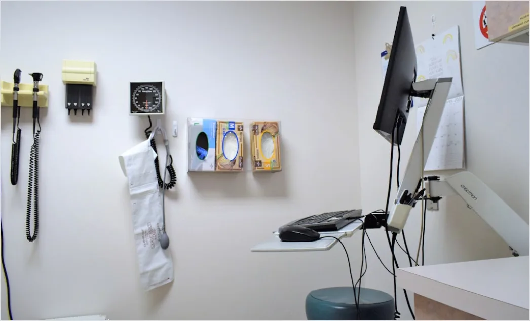 Primary Care Visit Clinic Exam Room Dd1b