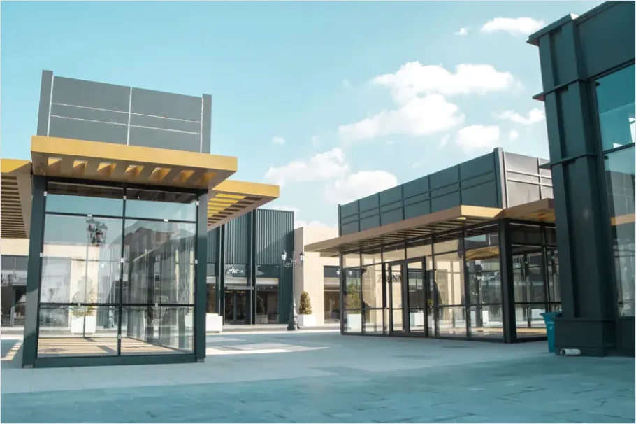 Detail Retail Strip Center Exterior Photo Number 2