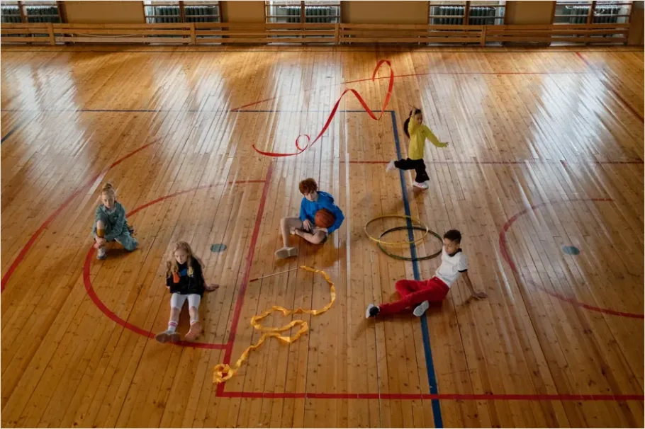Detail School Gym Class Photo Number 15