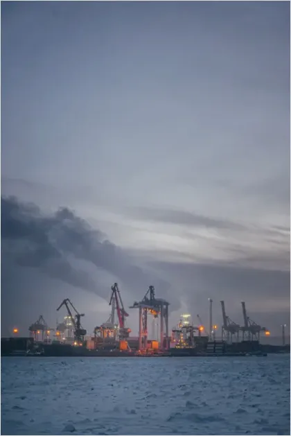 Detail Shipyard Cranes Industrial Skyline Photo Number 5