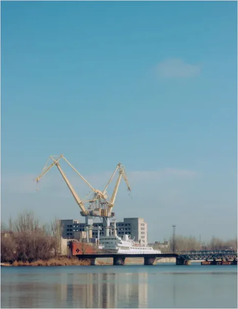 Detail Shipyard Cranes Industrial Skyline Photo Number 6
