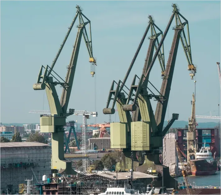 Detail Shipyard Cranes Industrial Skyline Photo Number 8