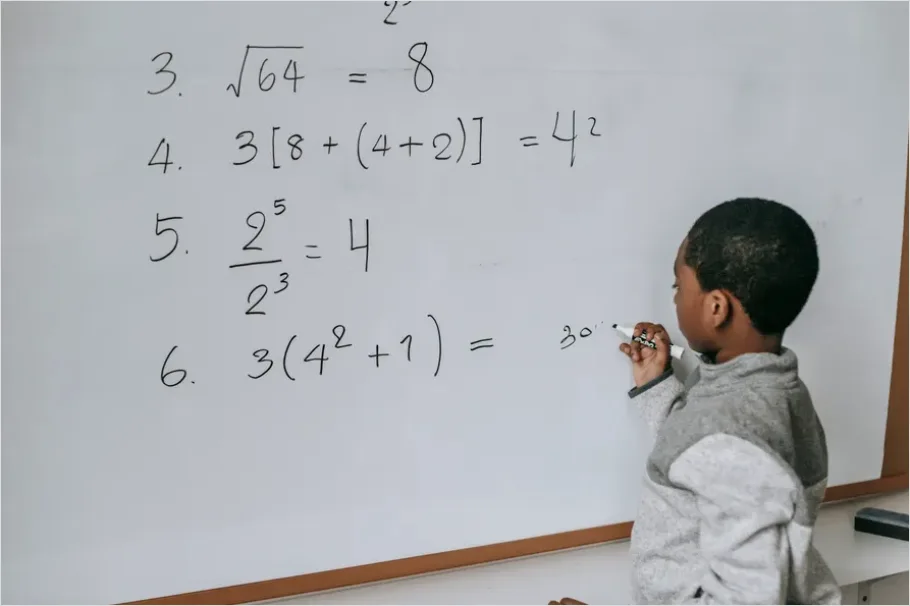 Detail Student Solving Math Problem Photo Number 3