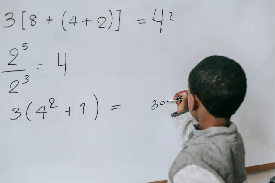 Detail Student Solving Math Problem Photo Number 5
