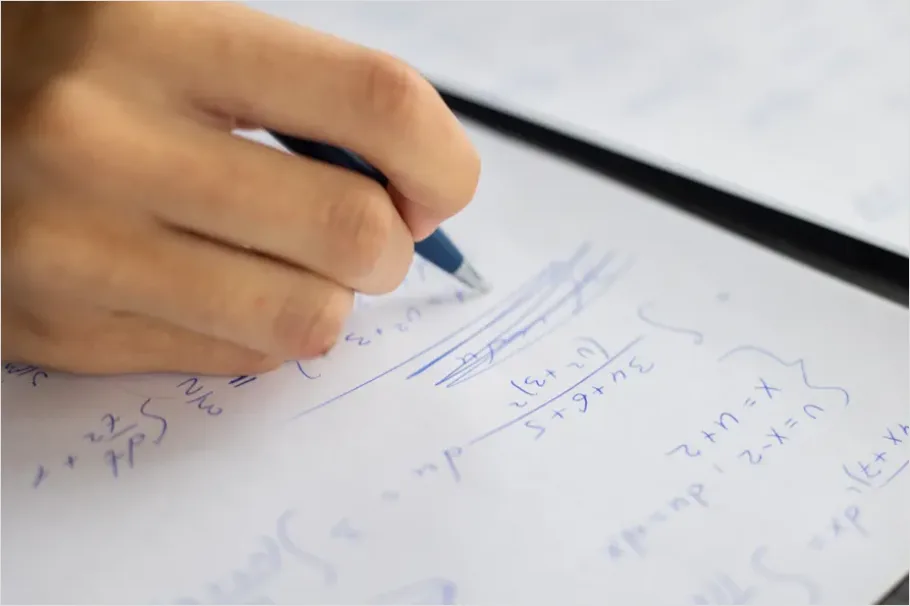 Detail Student Solving Math Problem Photo Number 8