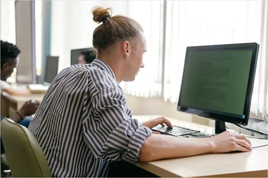 Detail Student Using Assistive Technology Photo Number 12