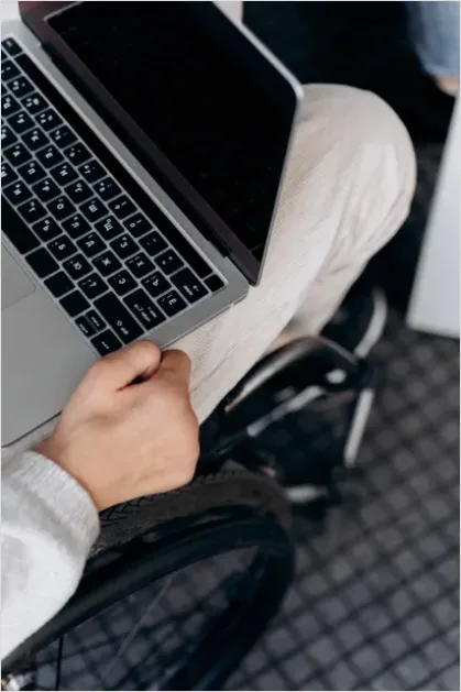 Detail Student Using Assistive Technology Photo Number 15
