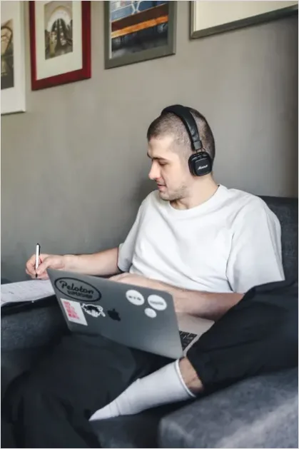 Student Wearing Headphones Studying Photo Db3c