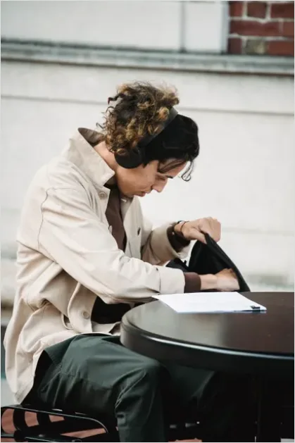 Detail Student Wearing Headphones Studying Photo Number 12