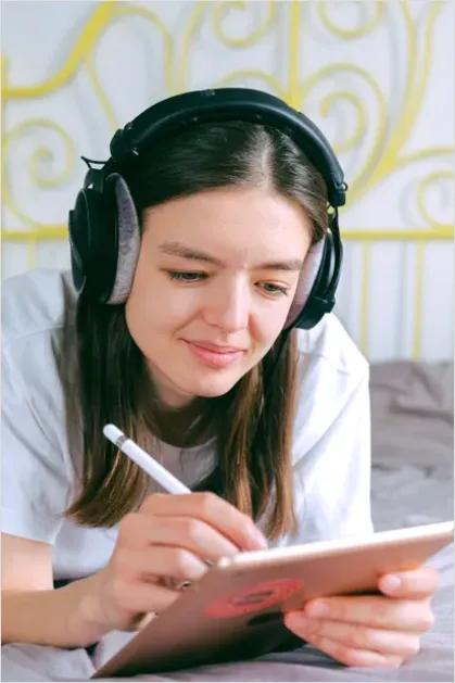 Detail Student Wearing Headphones Studying Photo Number 14