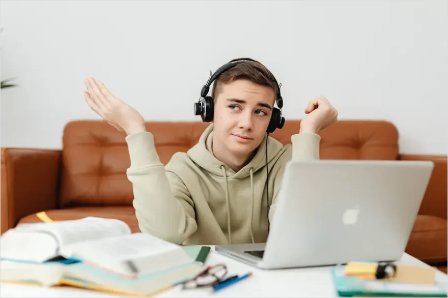 Detail Student Wearing Headphones Studying Photo Number 4