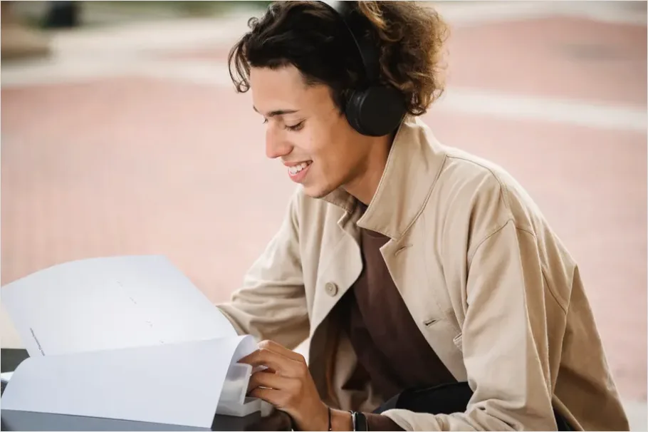 Detail Student Wearing Headphones Studying Photo Number 5