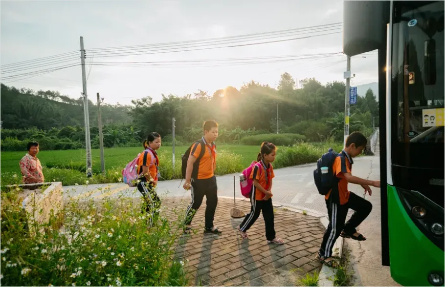 Detail Students Boarding School Bus Photo Number 2