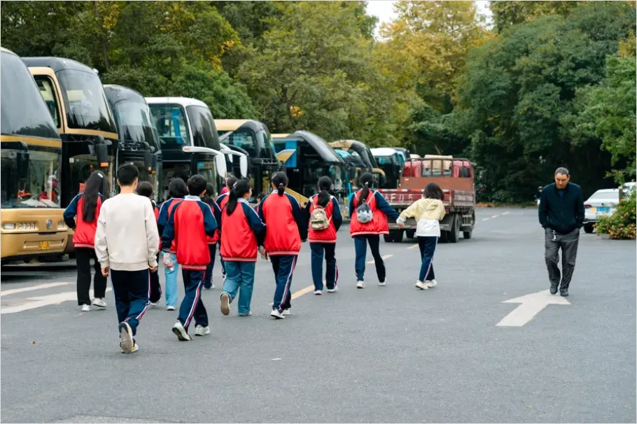 Detail Students Boarding School Bus Photo Number 15